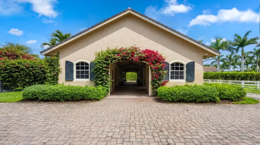 45-14911 equestrian way