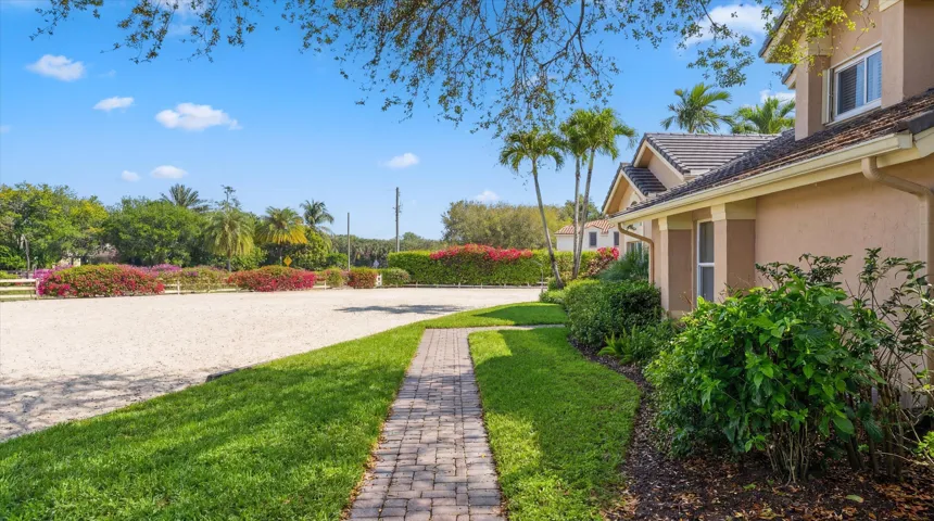 04-14911 equestrian way