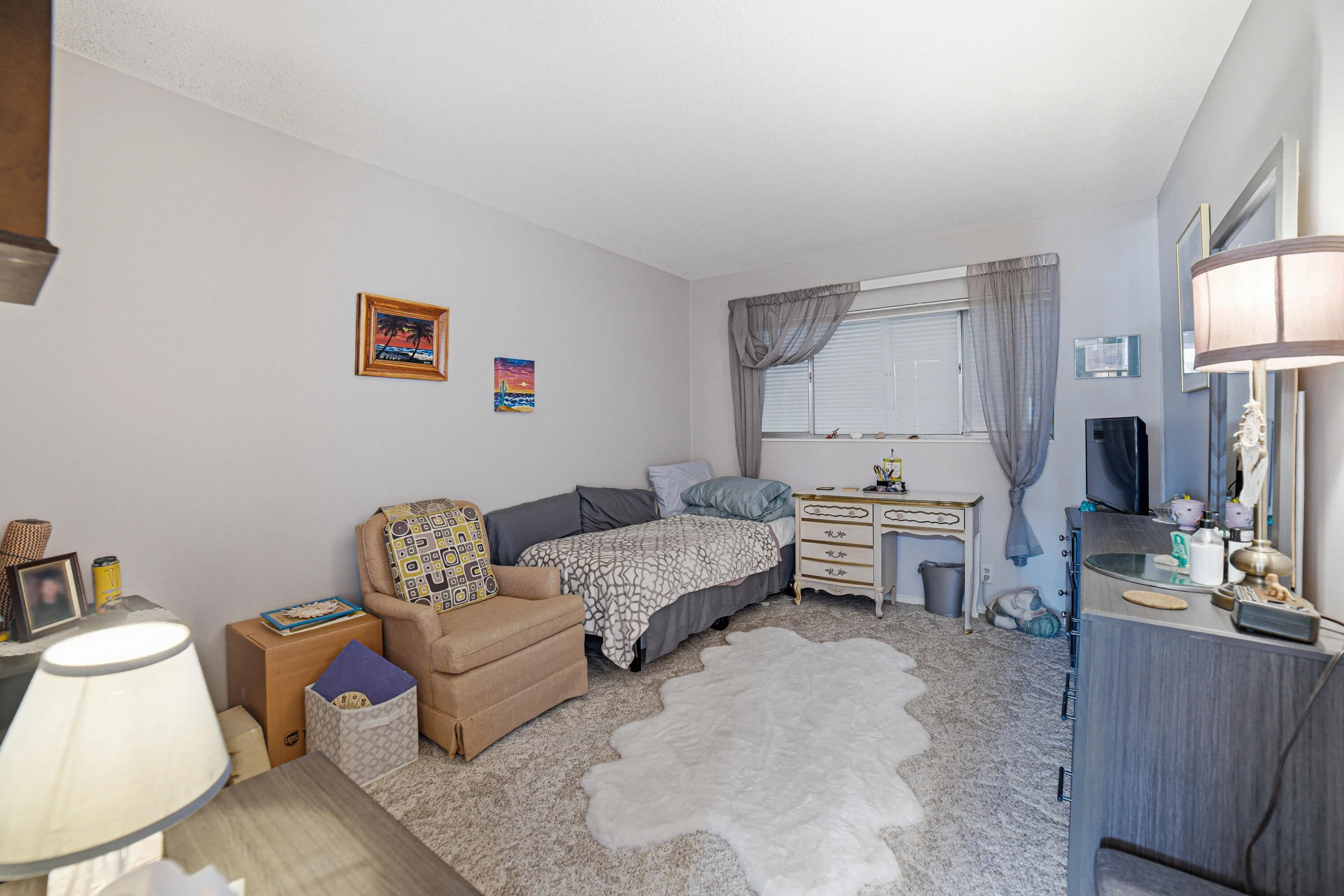 207 Bedroom2
