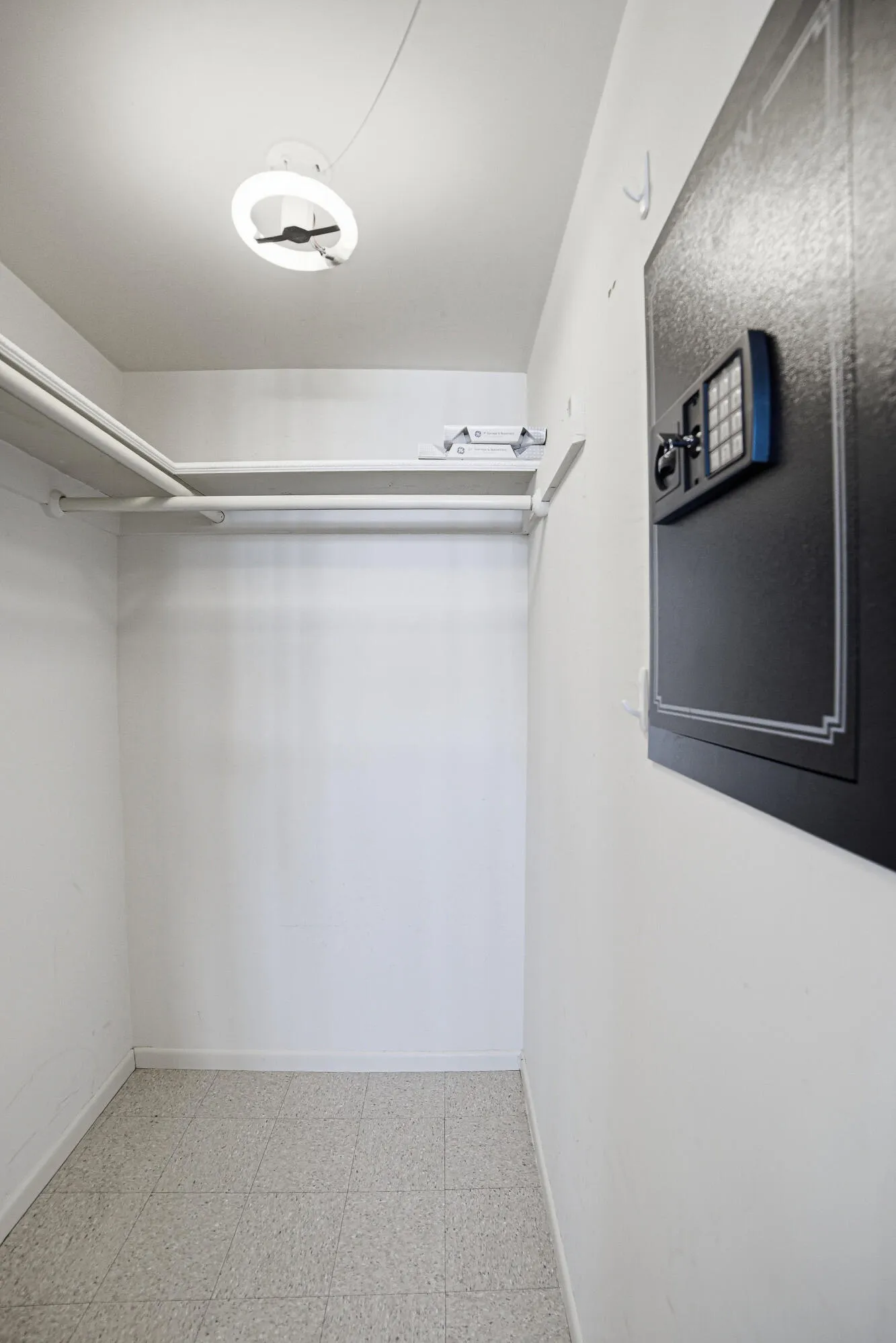 210-Bedroom2-Closet