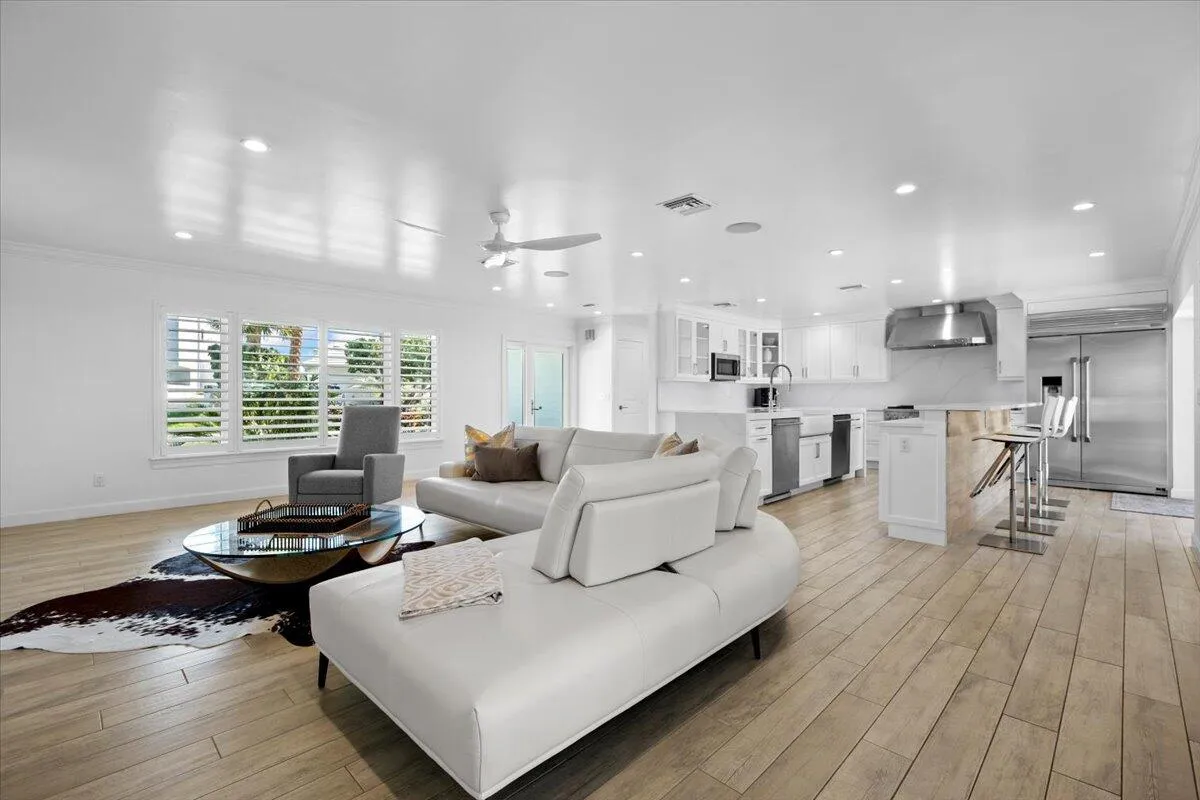 Living Room / Kitchen