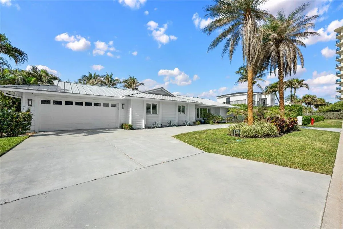 Circular Driveway 2 Car Garage