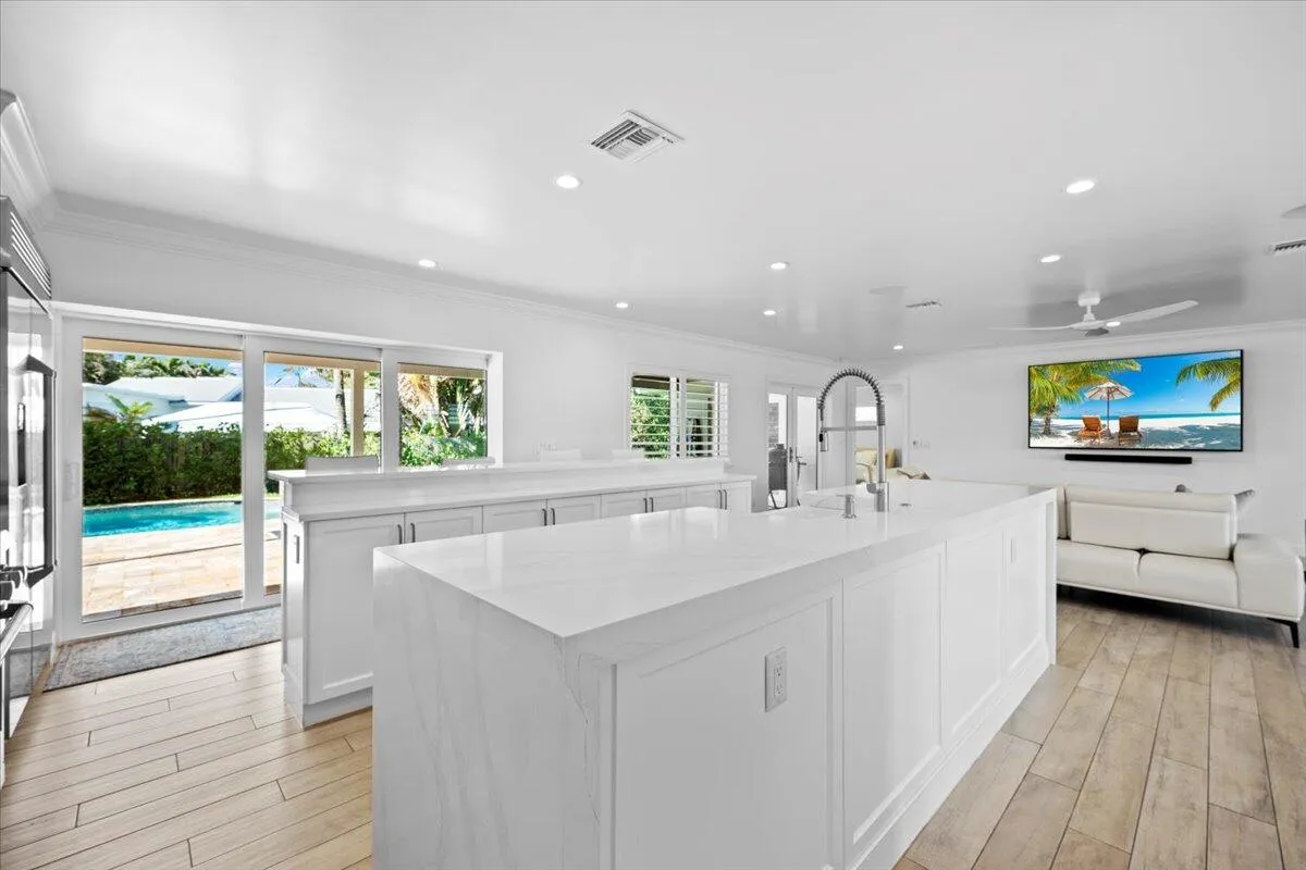 Kitchen Sink in Island