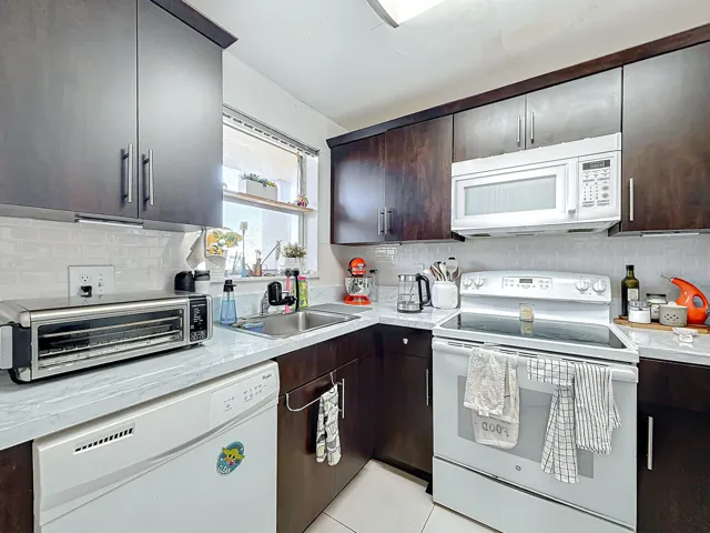 8225 Sunrise Lakes Boulevard #110-18
