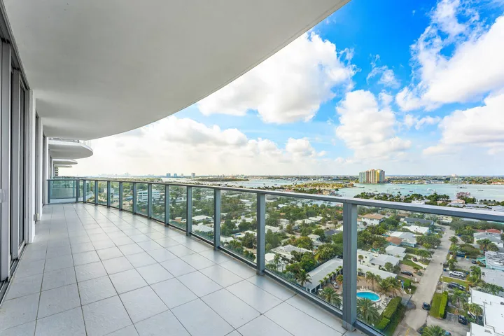028-3100NorthOceanDrive-1702P-RivieraBea