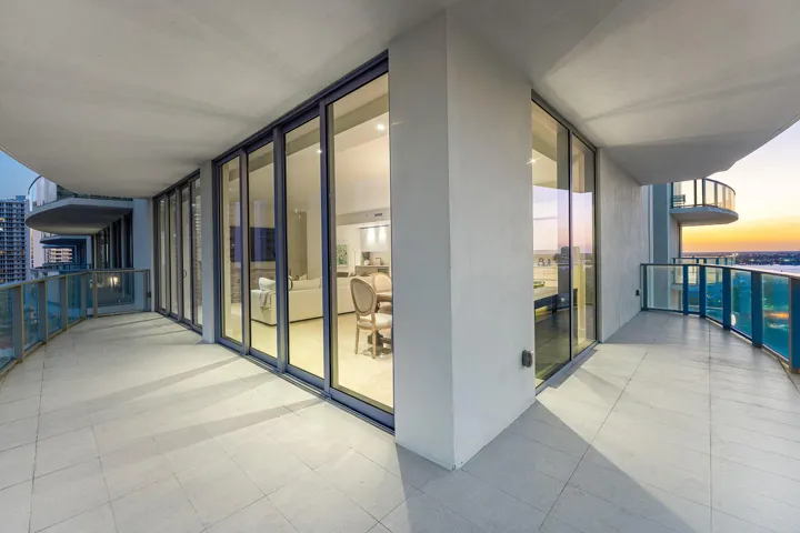 053-3100NorthOceanDrive-1702P-RivieraBea