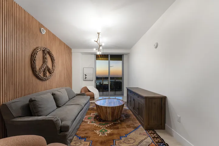 042-3100NorthOceanDrive-1702P-RivieraBea