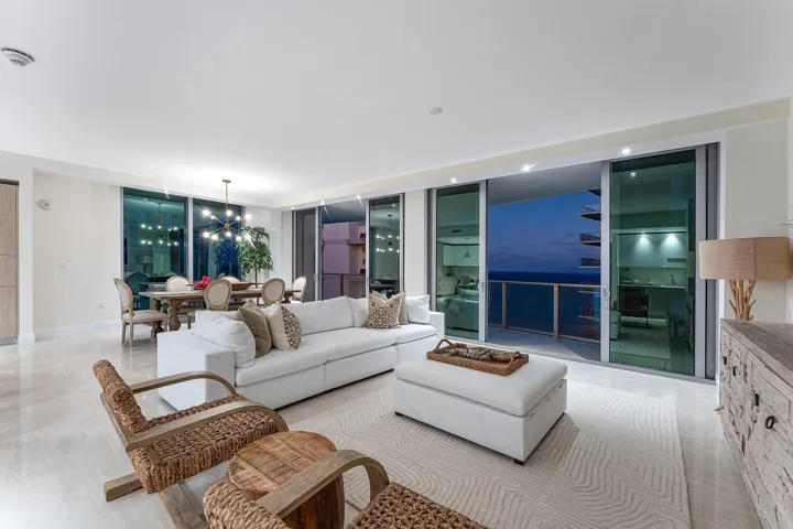 054-3100NorthOceanDrive-1702P-RivieraBea