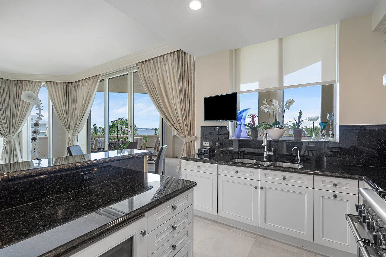 015-3000SouthOceanBoulevard-402-PalmBeac