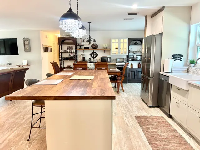 Kitchen & Dining Room