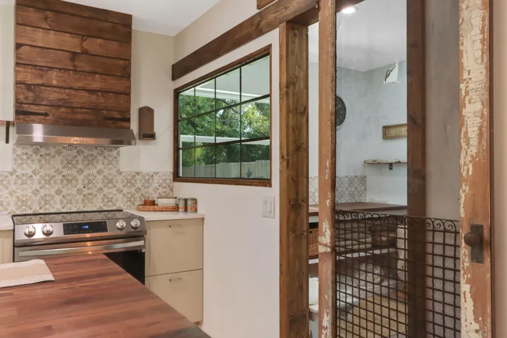 Kitchen & Den