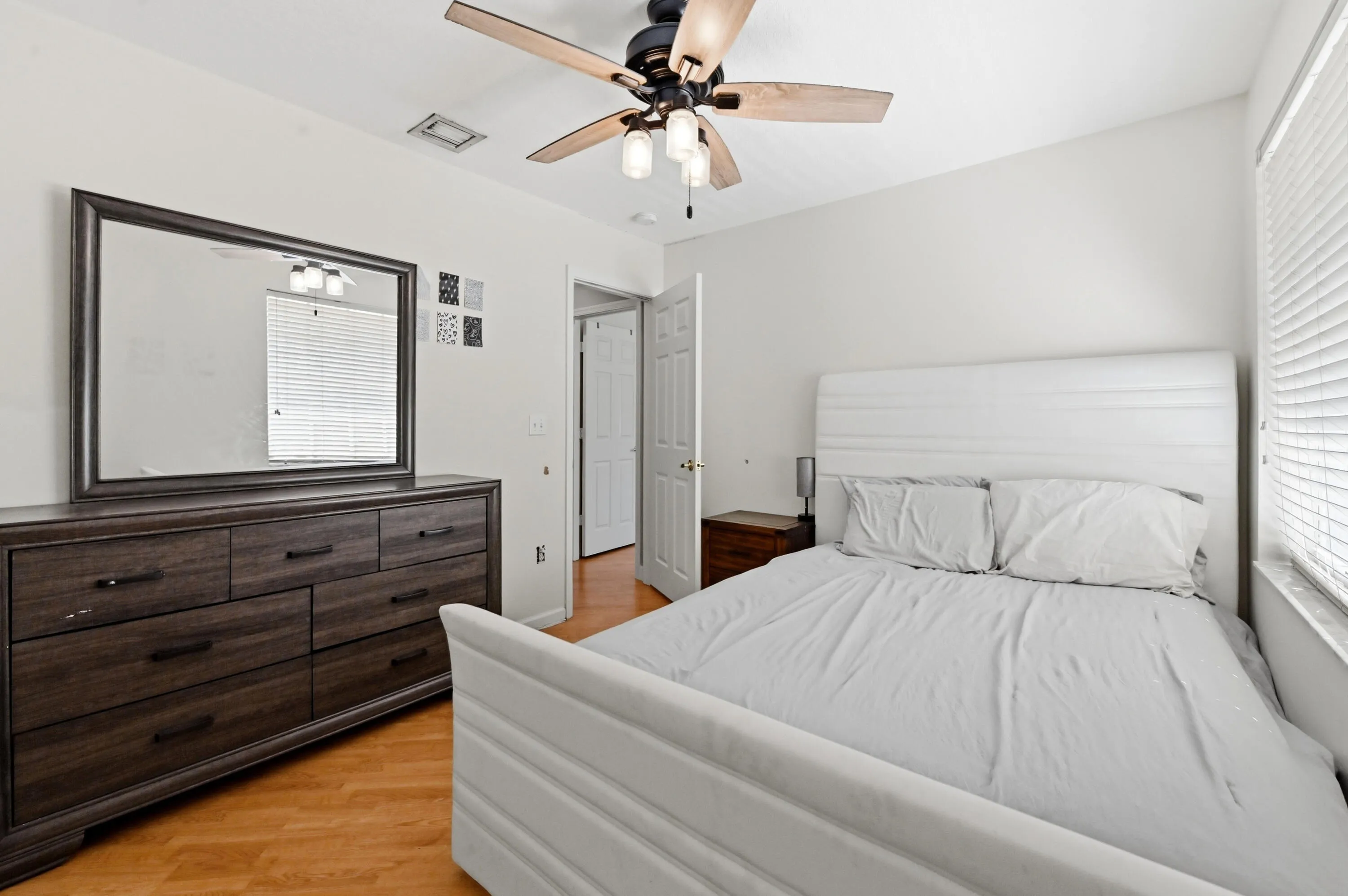 25 Bedroom 04
