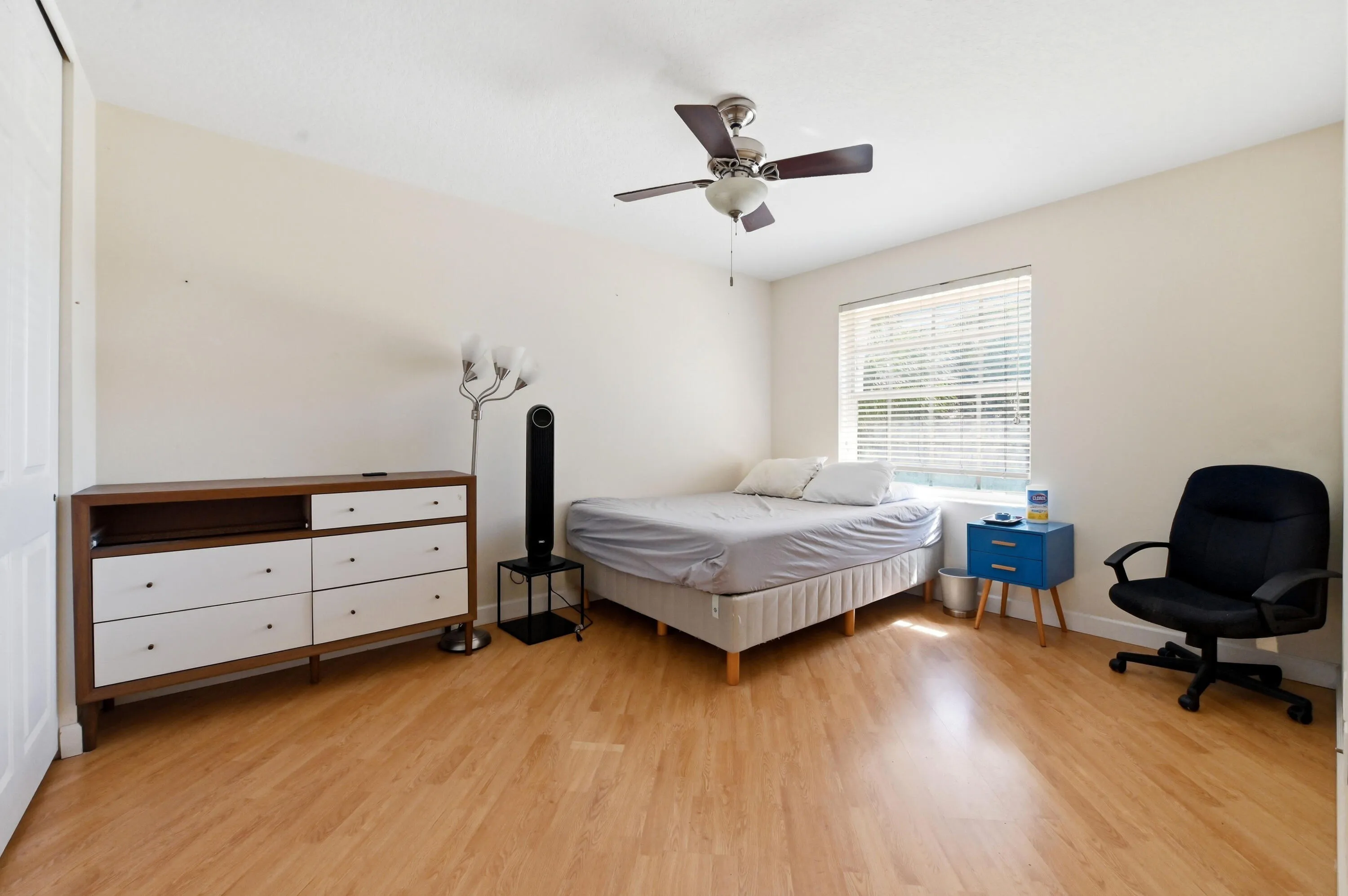 22 Bedroom 01