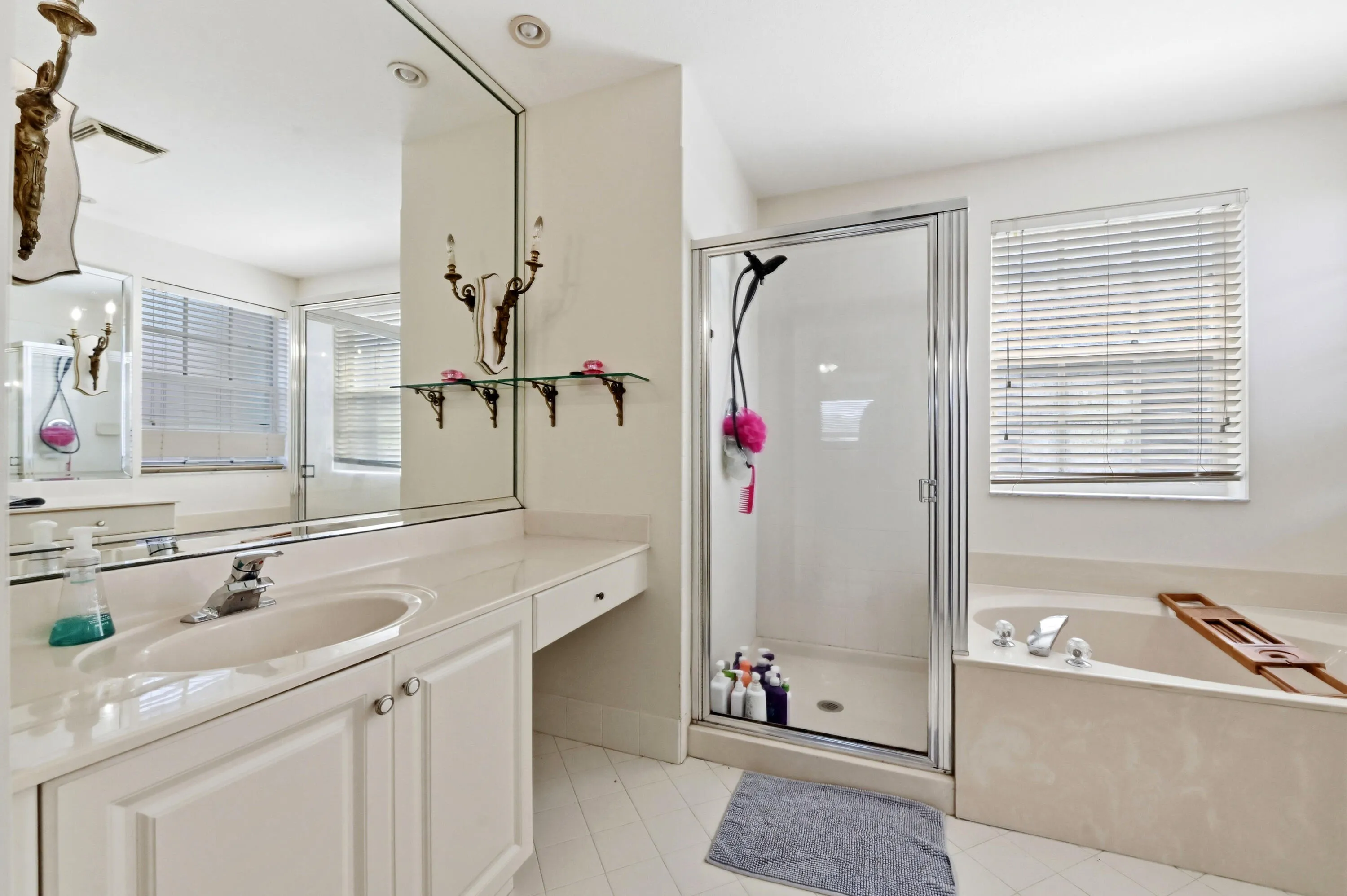 33 Bathroom 01