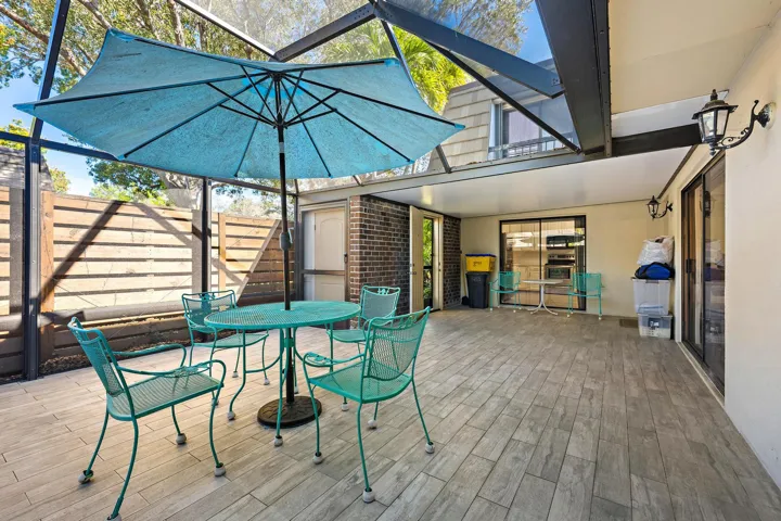 1213 12th Terrace-Screened in Patio