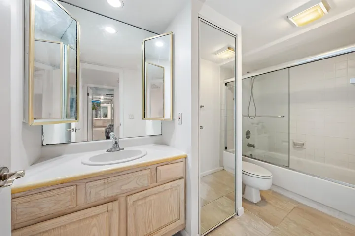 1213 12th Terrace-second Bathroom