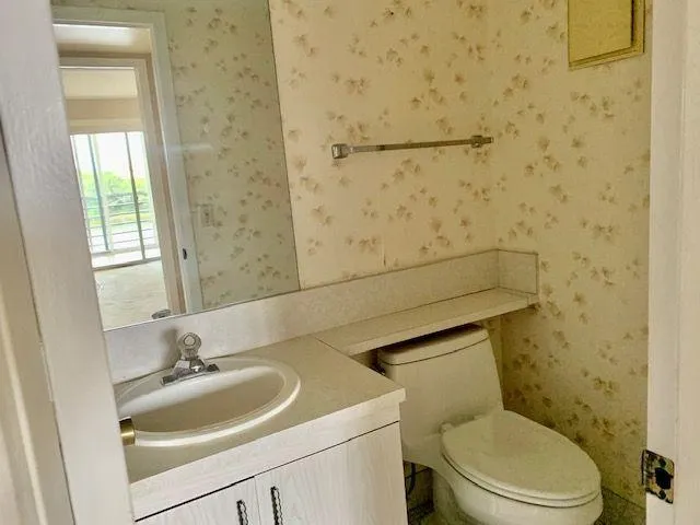 1/2 Bathroom