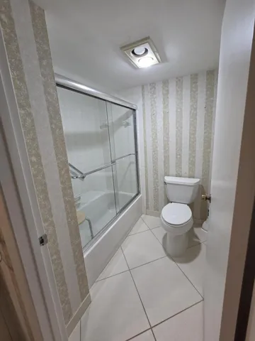 Master bath w/tub shower