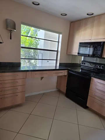 Kitchen tons of counter space