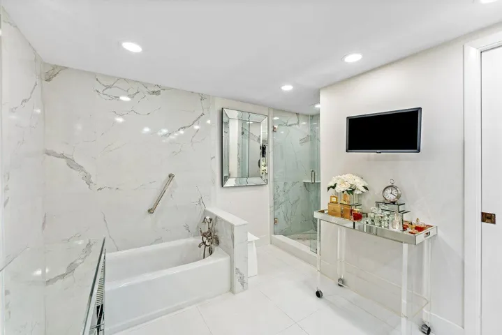 Separate Tub and Shower