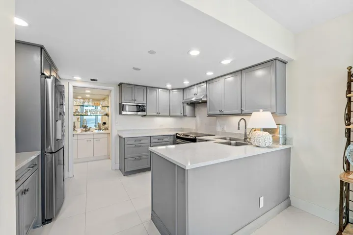 Eat-In Kitchen
