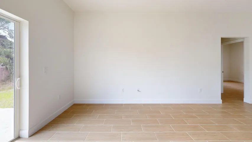 8050-97th-Ct-Vero-Beach-FL-32967-Living-