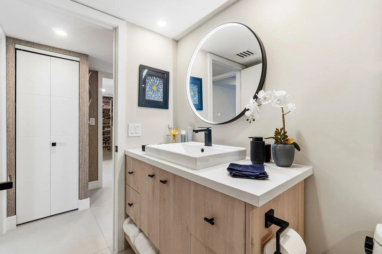 GUEST BATHROOM