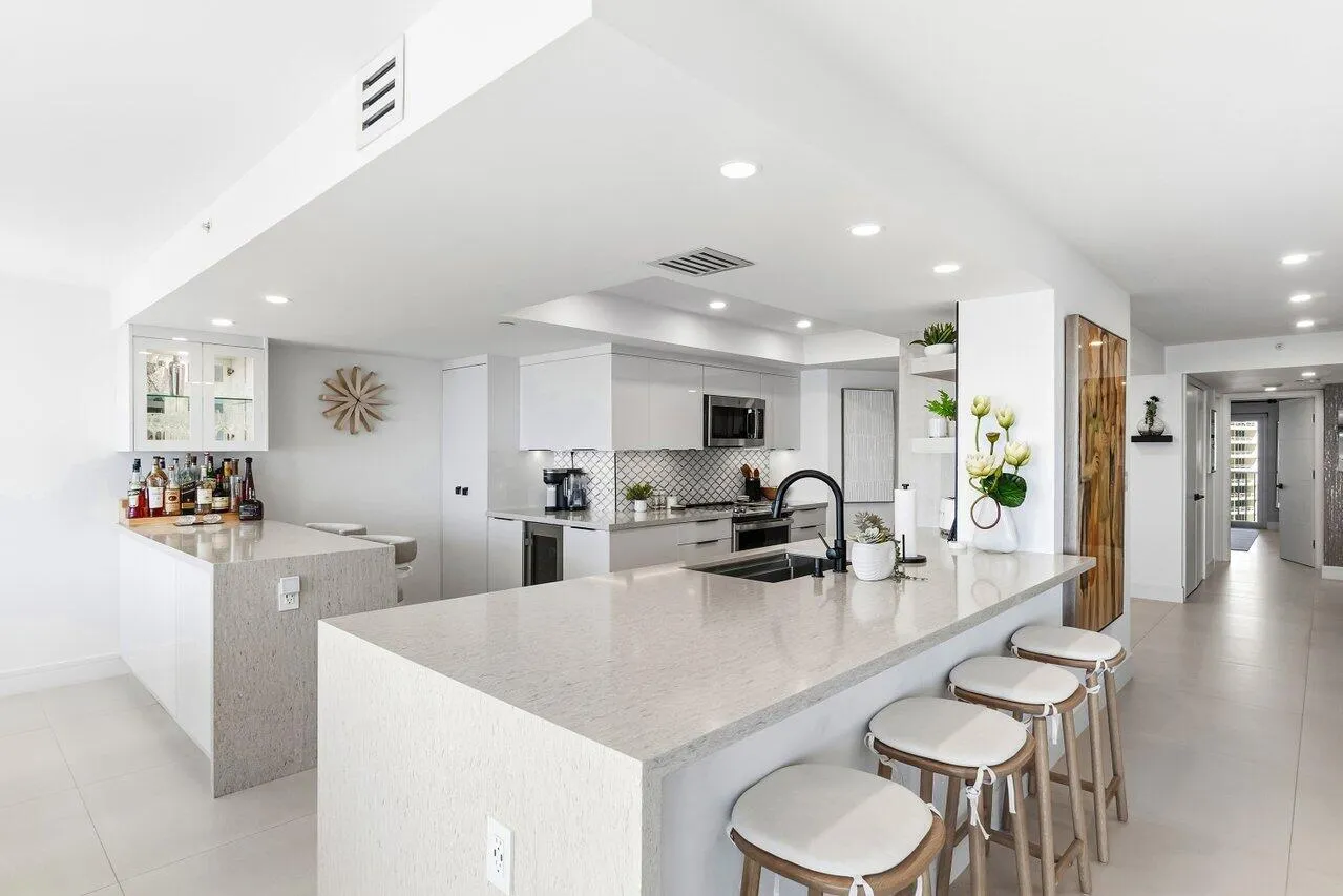 BREAKFAST BAR