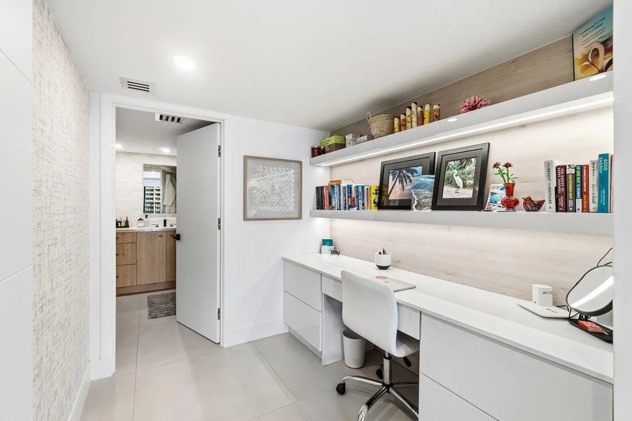 PRIVATE DESK AREA IN PRIMARY SUITE