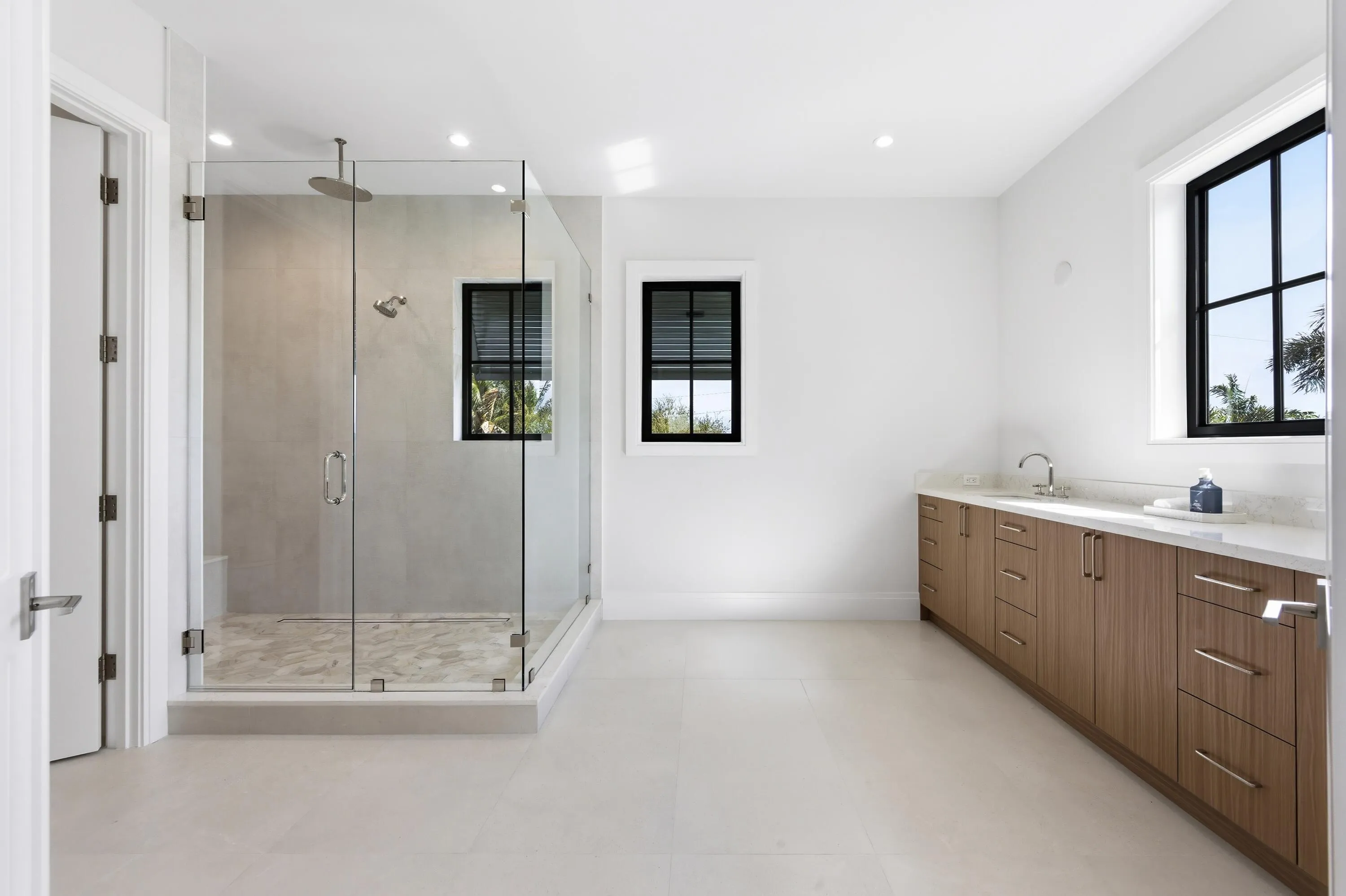VIP BATHROOM - 2ND FLOOR