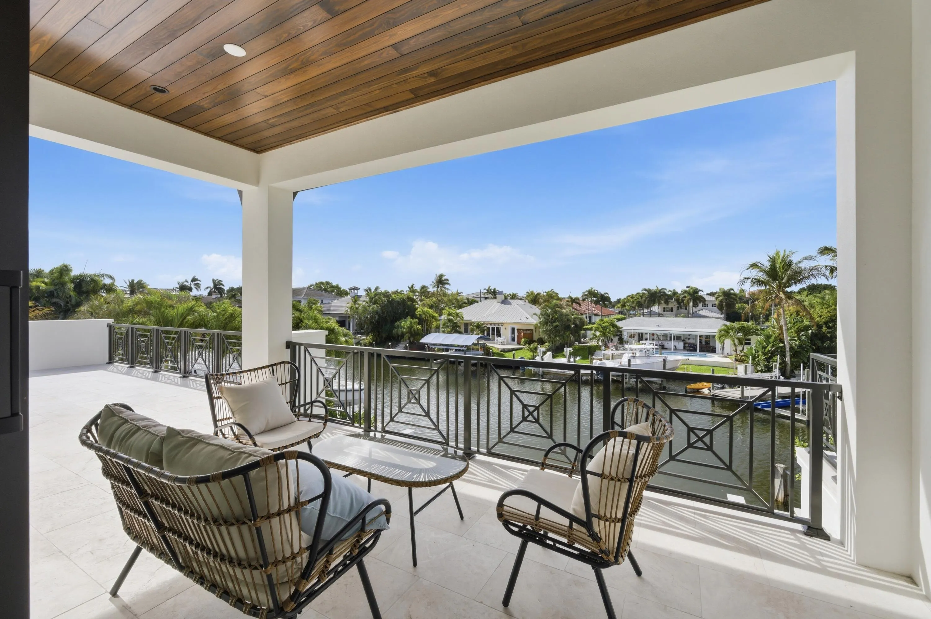 COVERED BALCONY