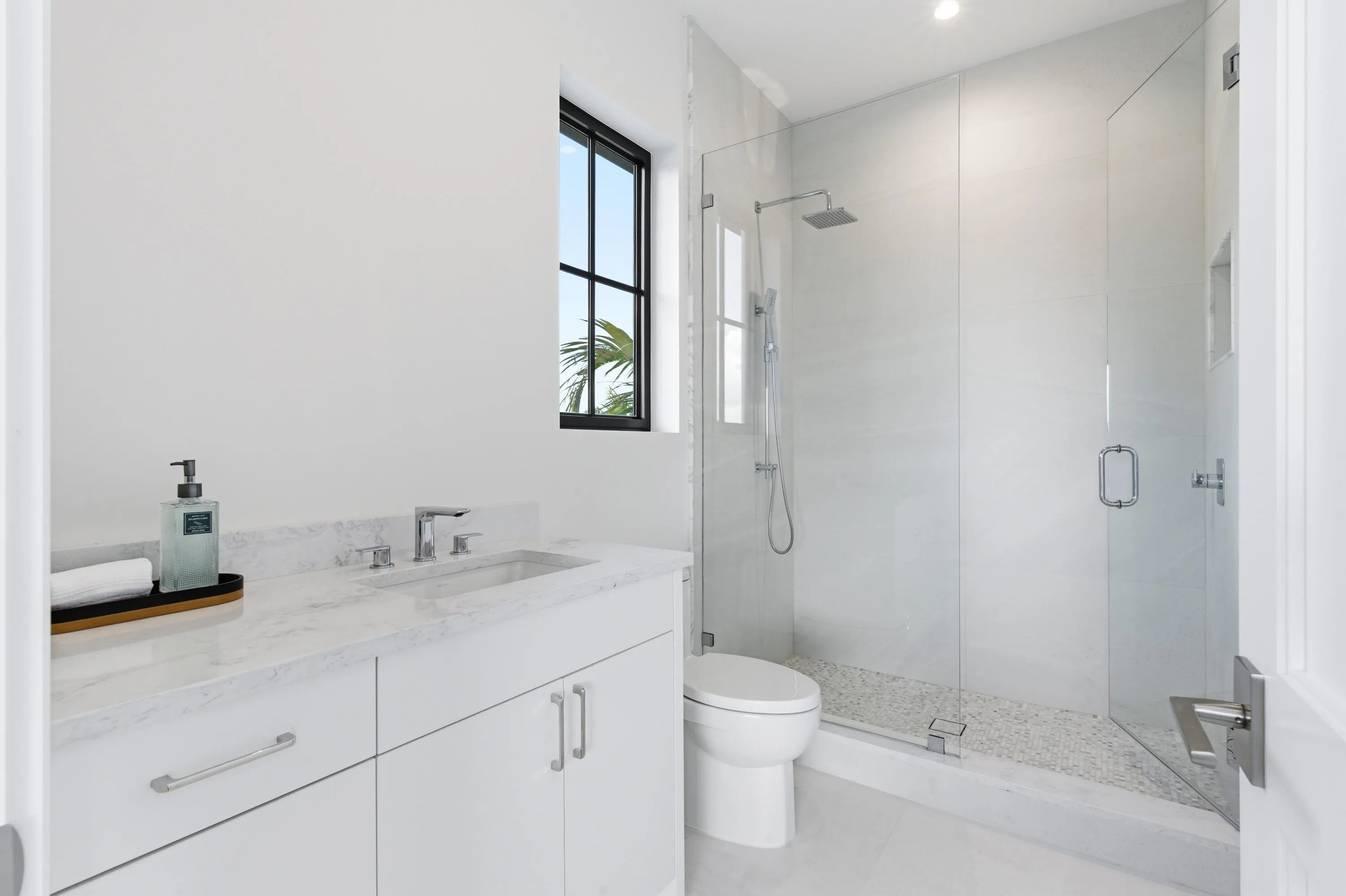 GUEST BATHROOM 4 - 2ND FLOOR