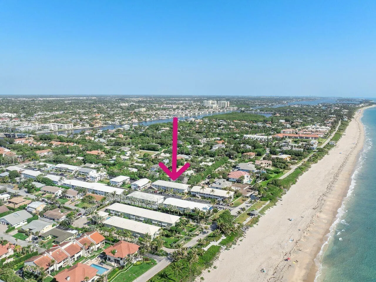 One building away from the beach!!