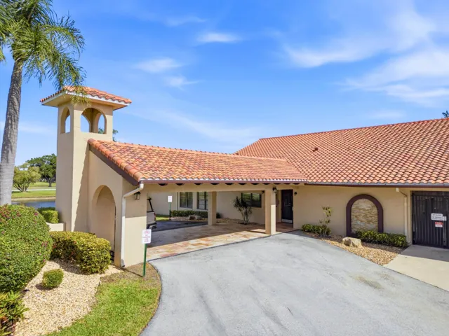 Clubhouse Porte Cochere