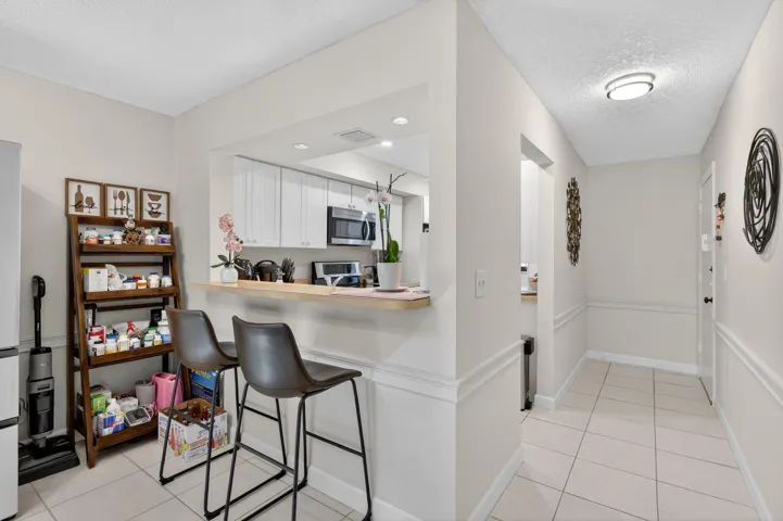 BREAKFAST BAR