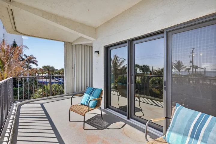 WRAP AROUND BALCONY IS H U G E