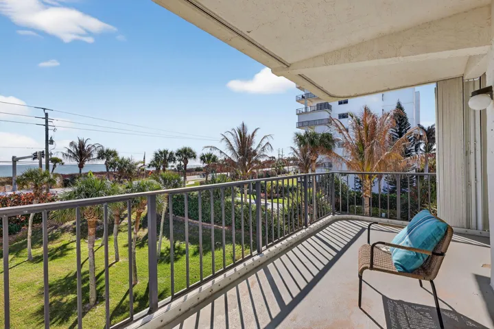 WRAP AROUND BALCONY IS H U G E
