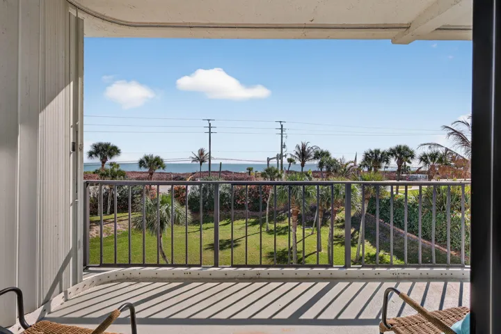 WRAP AROUND BALCONY IS H U G E