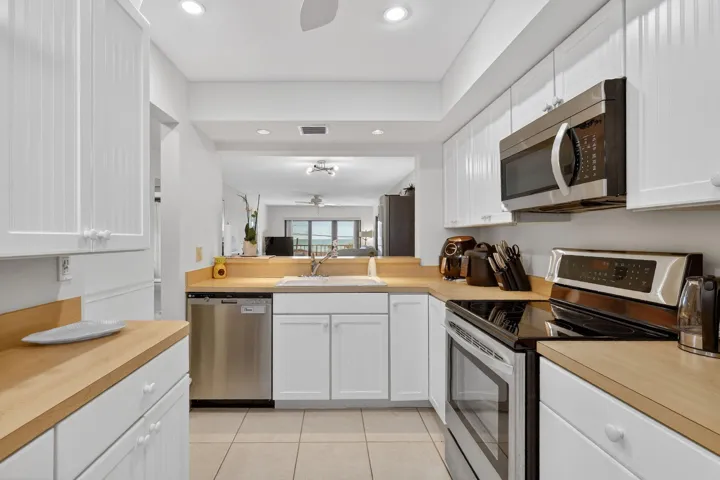 COOKING UP A VIEW IN YOUR EXPANSIVE KITCHEN
