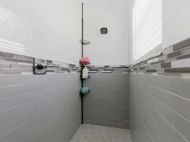 Guest_Bathroom_1st_Floor_2