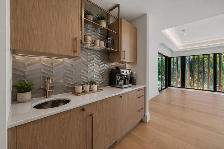 Sleek wet bar with tropical views