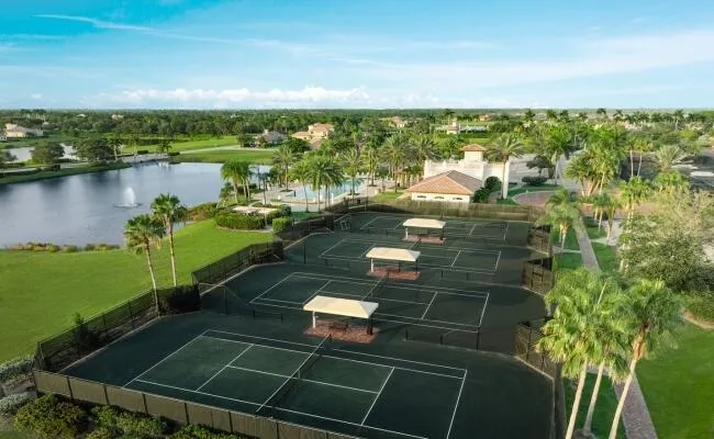 pg-tesoro-swim-racquet-club-courts-min-6