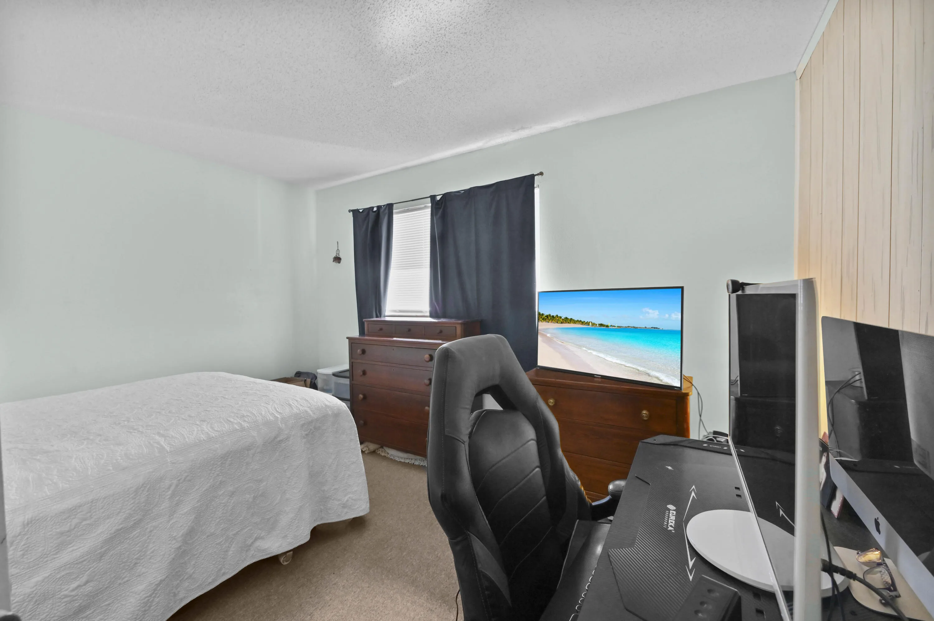 15 Bedroom 01
