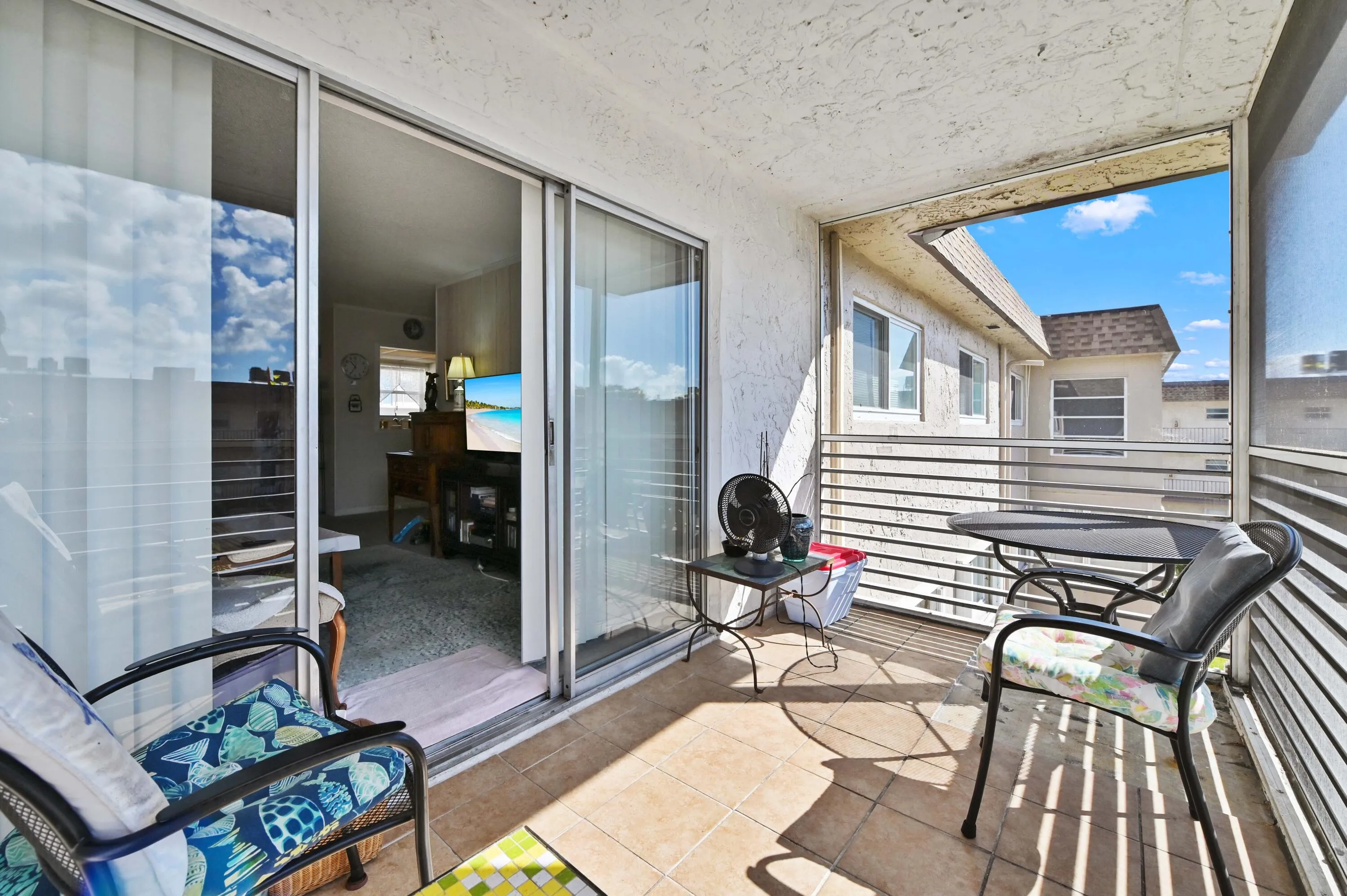 26 balcony 03
