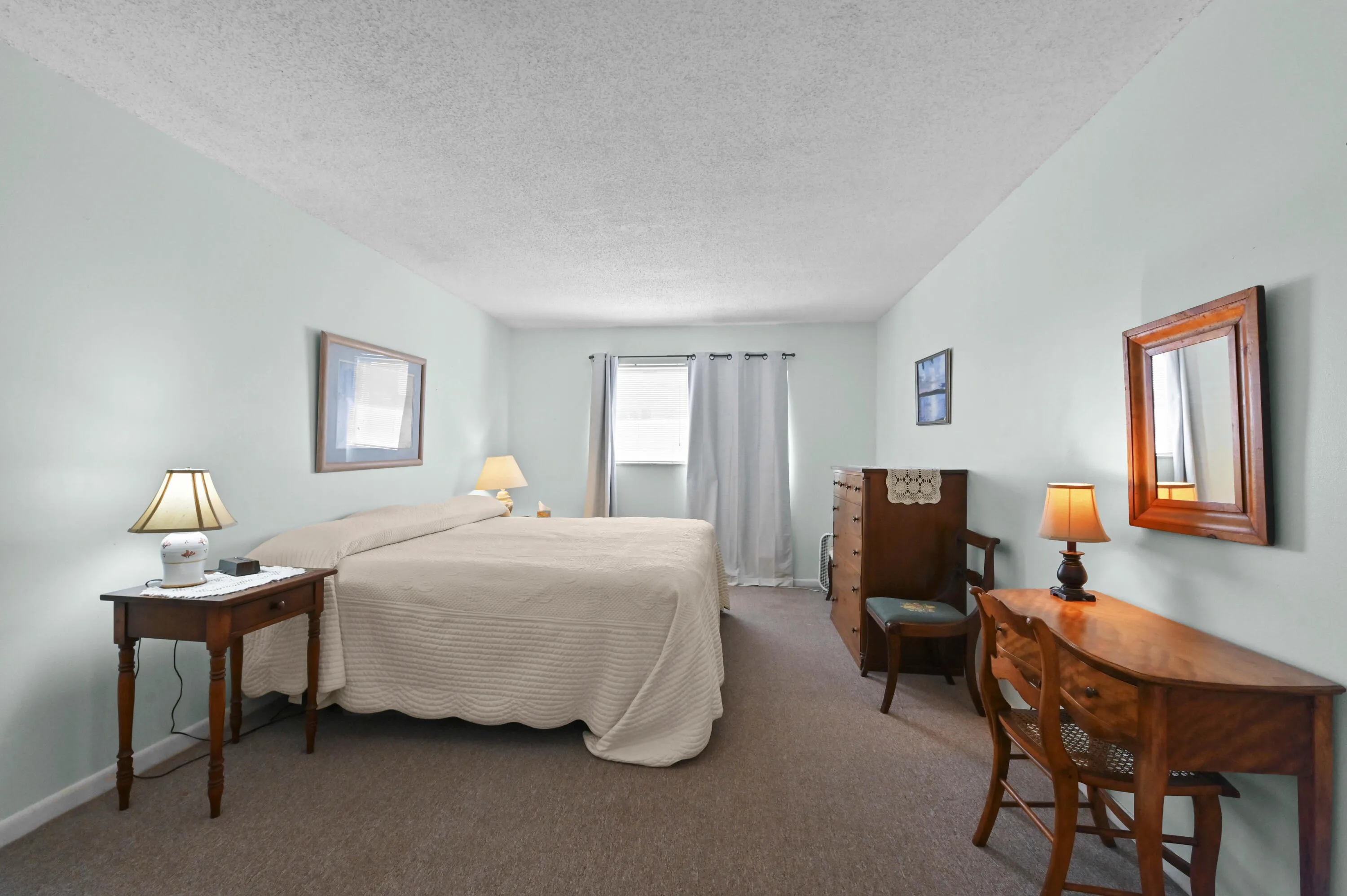 19 Bedroom 01