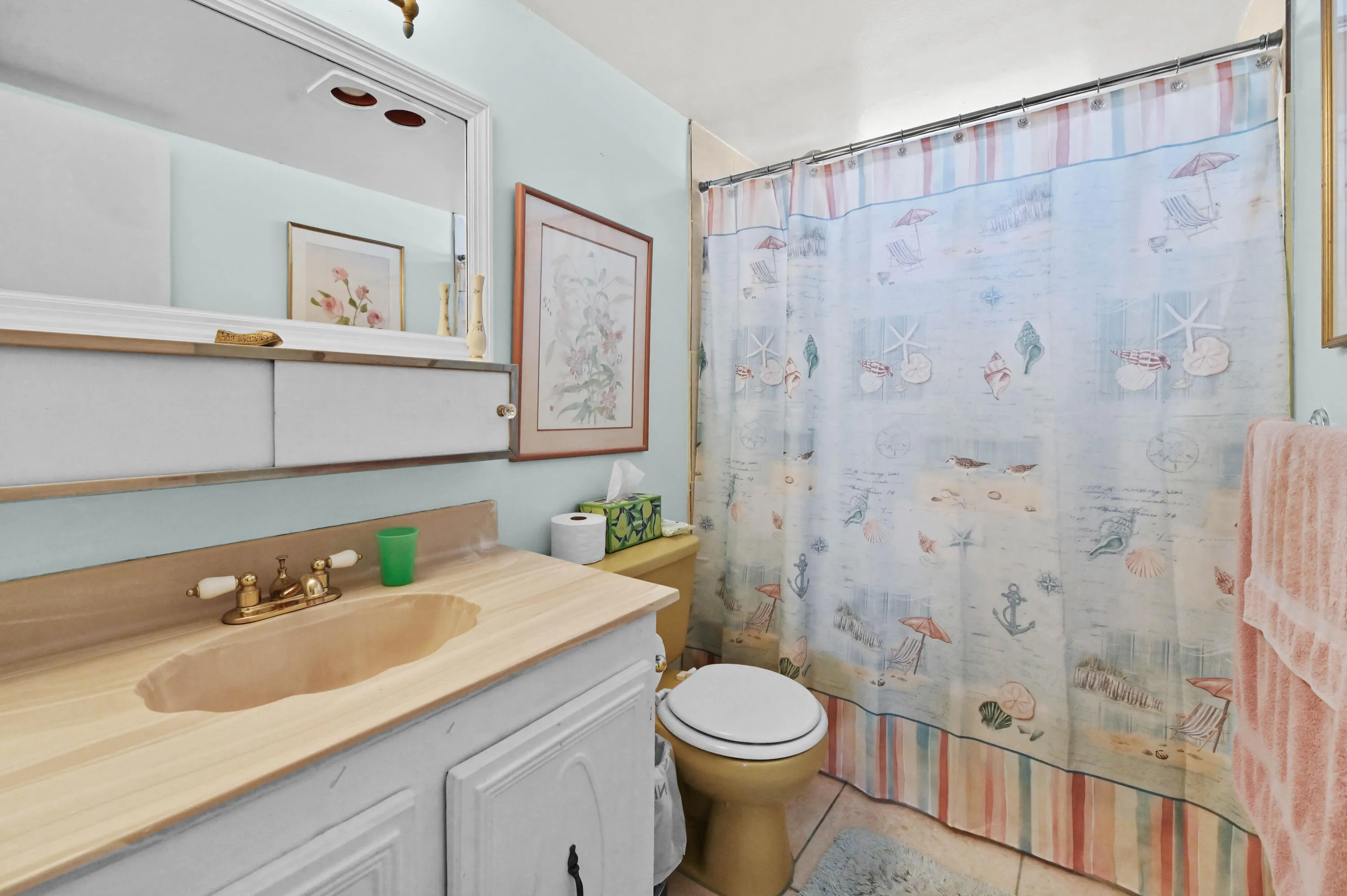 23 Bathroom 01