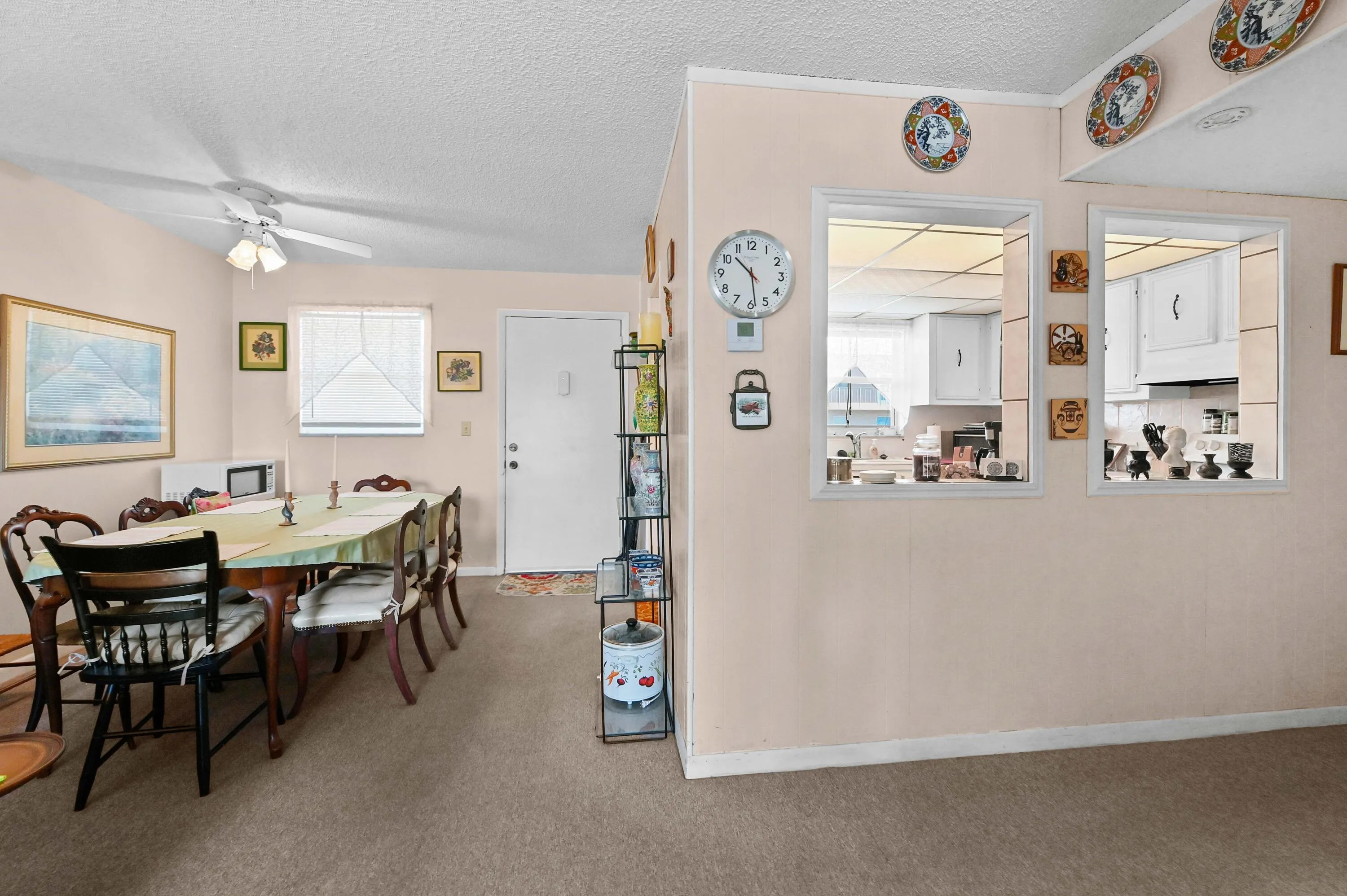 10 Dining Room 01