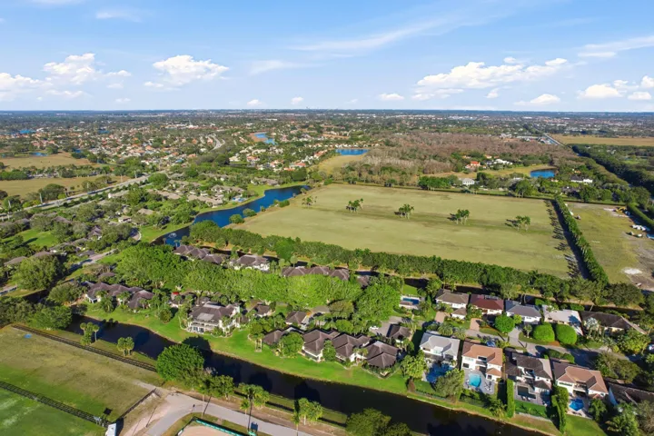 DJI_0833_grass_2b38c0f2-9b00-485f-9374-4