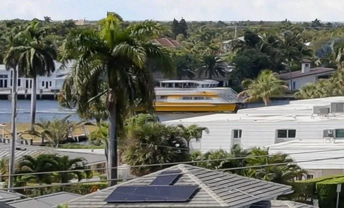 Water Taxi on Intracoastal from Balcony