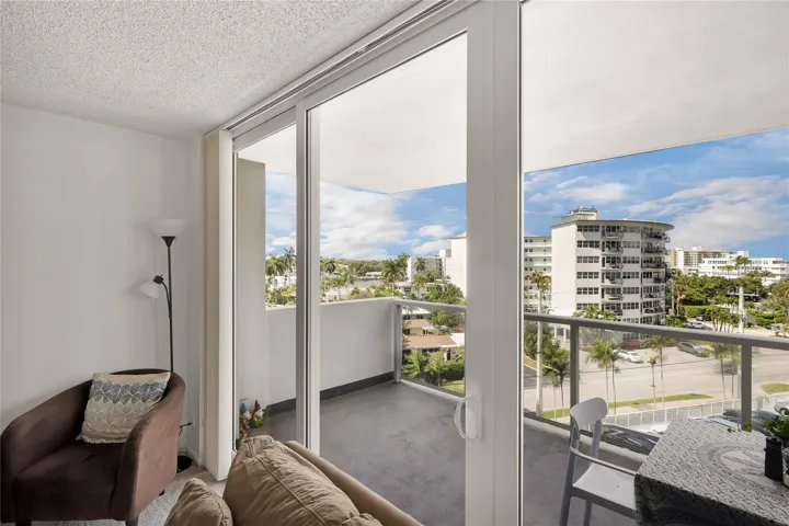 Open views from your living room --- Wall of IMPACT GLASS